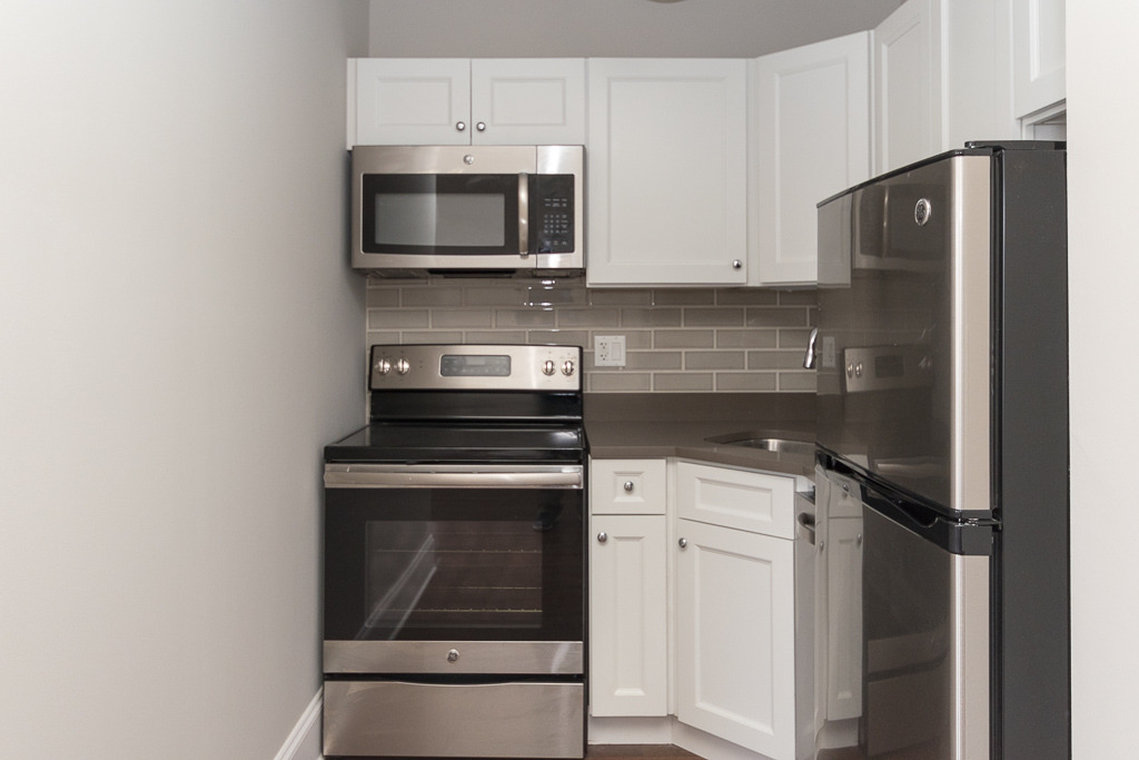 817 W Lakeside Place - Photo 1