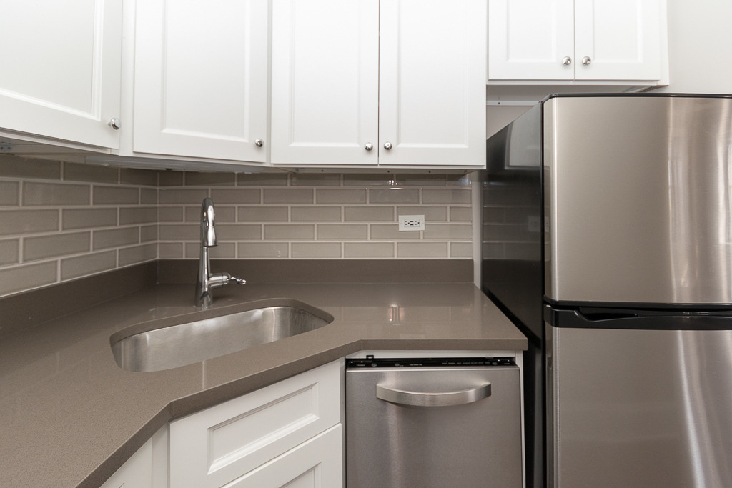 817 W Lakeside Place - Photo 3
