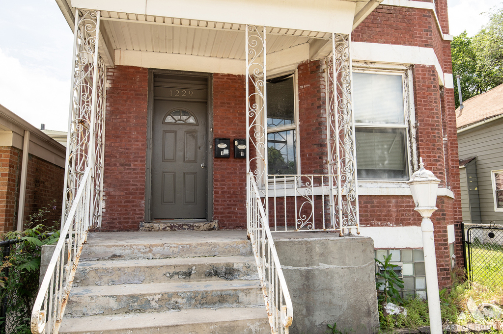 1229 E 71st Street - Photo 2