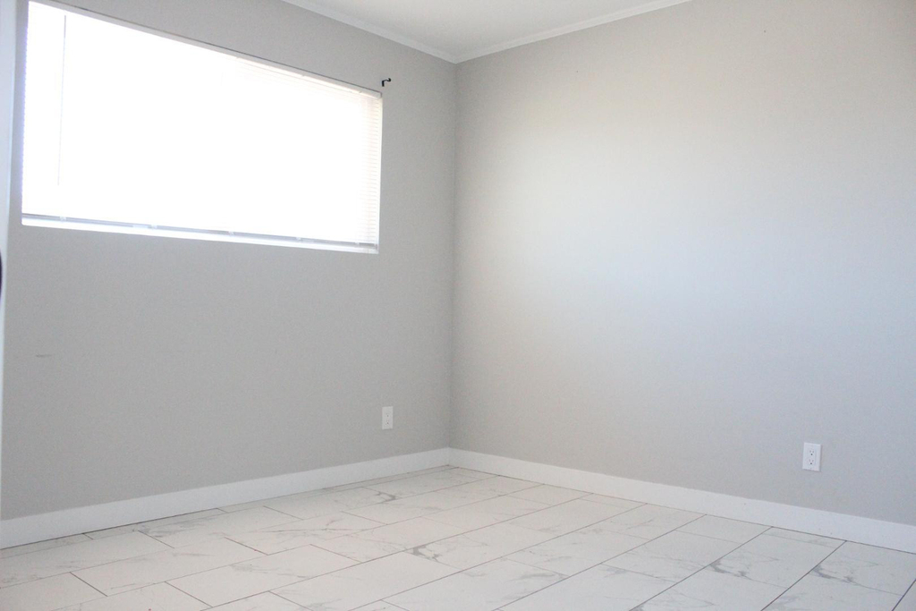3932 W Griswold Road - Photo 9