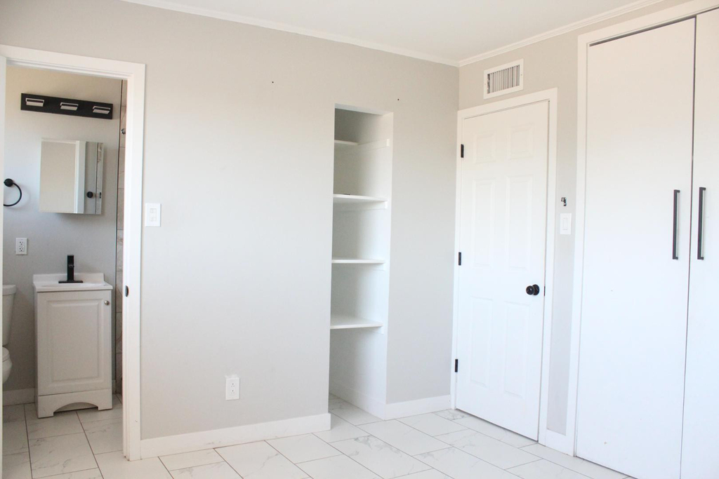 3932 W Griswold Road - Photo 12