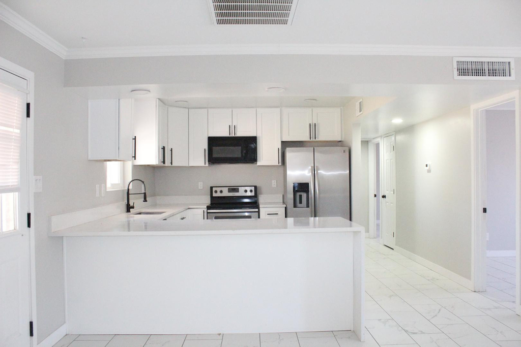 3932 W Griswold Road - Photo 4