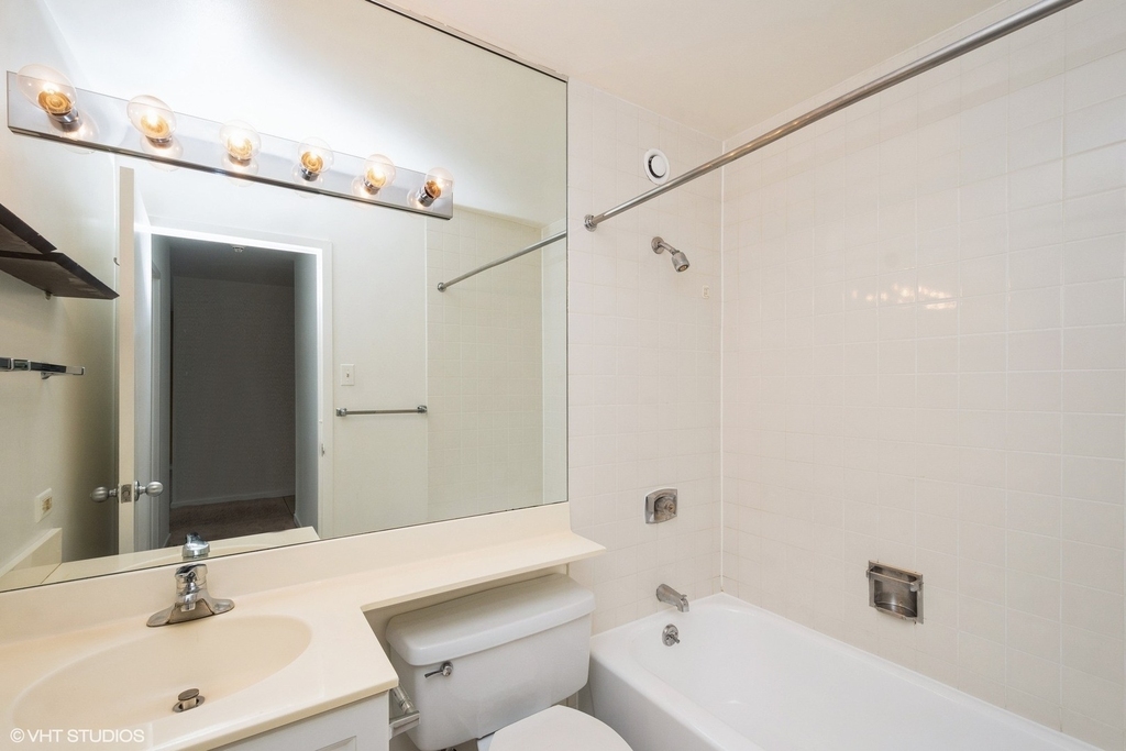211 E Ohio Street - Photo 8