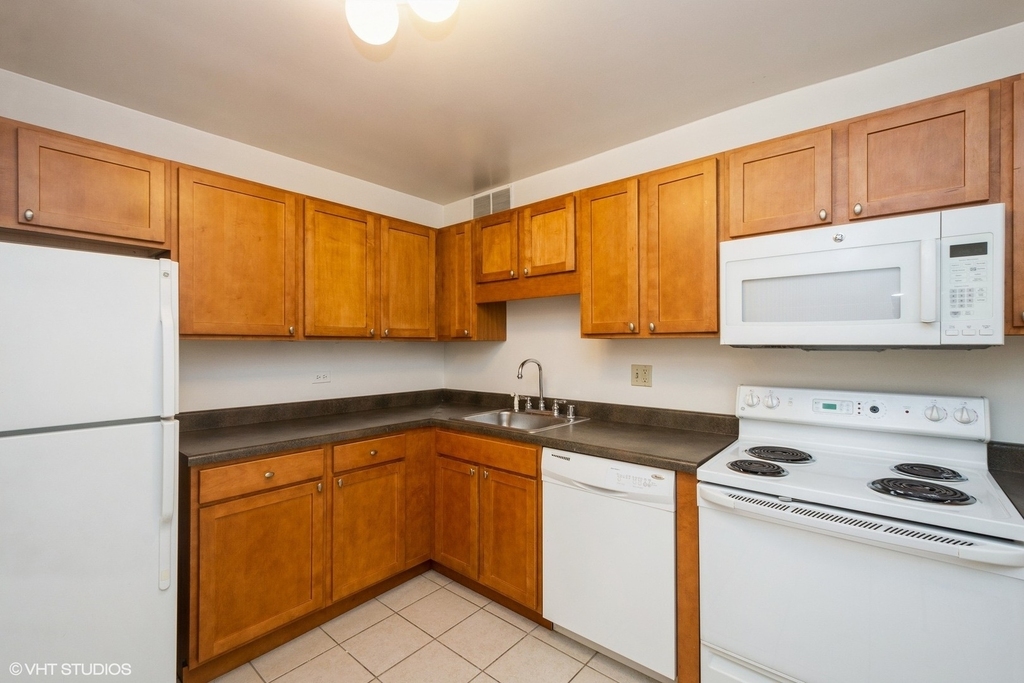 211 E Ohio Street - Photo 5