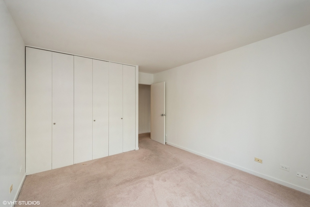 211 E Ohio Street - Photo 7