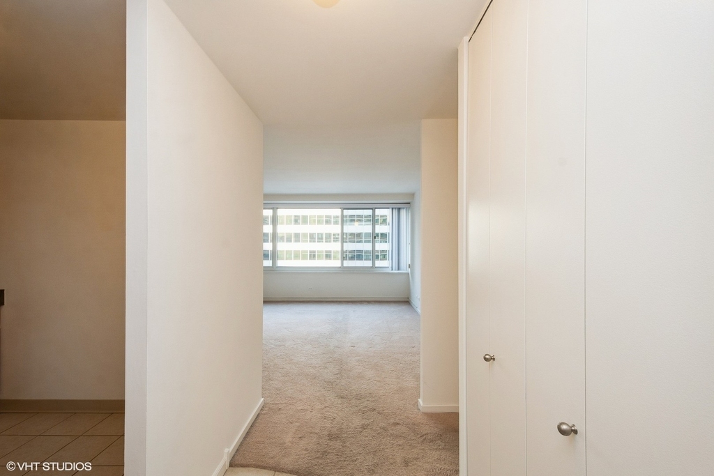 211 E Ohio Street - Photo 1