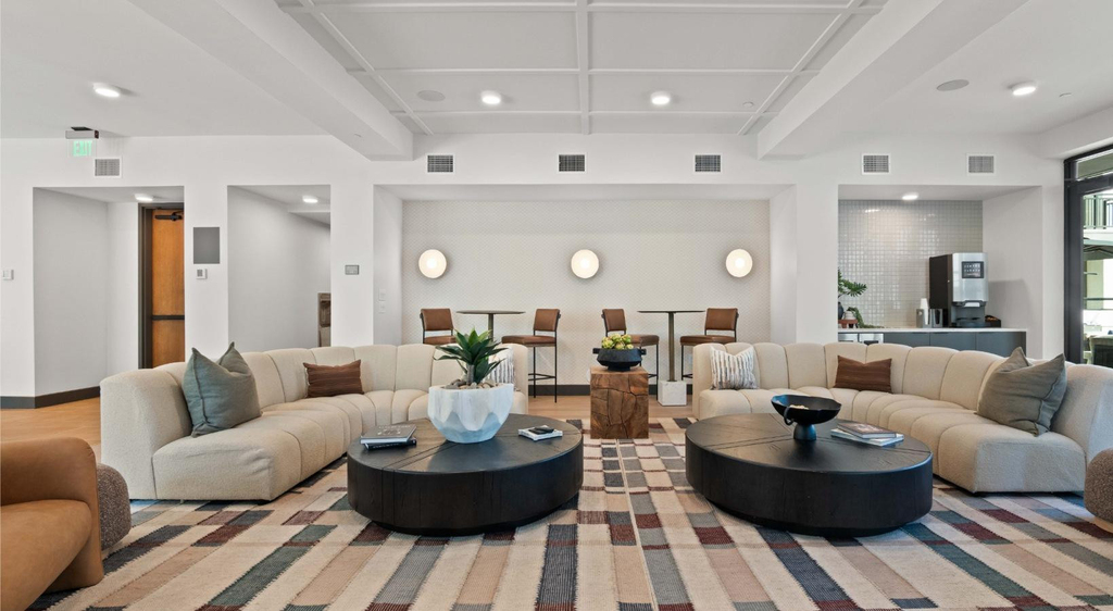 500 E Rivulon Boulevard - Photo 14