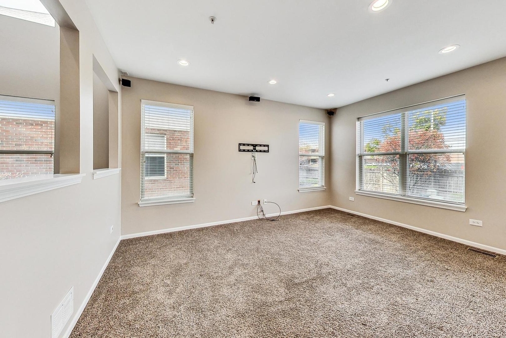 1686 Buckingham Drive - Photo 11