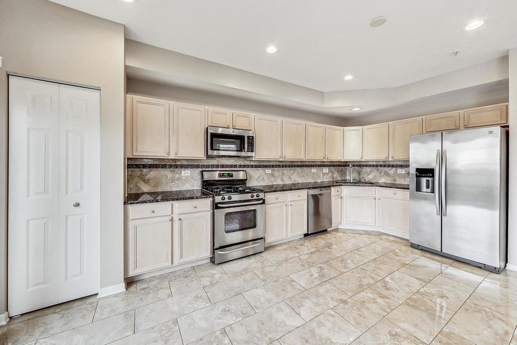 1686 Buckingham Drive - Photo 8