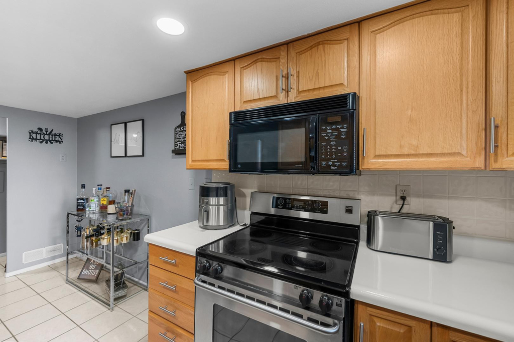 2355 W Voltaire Avenue - Photo 6