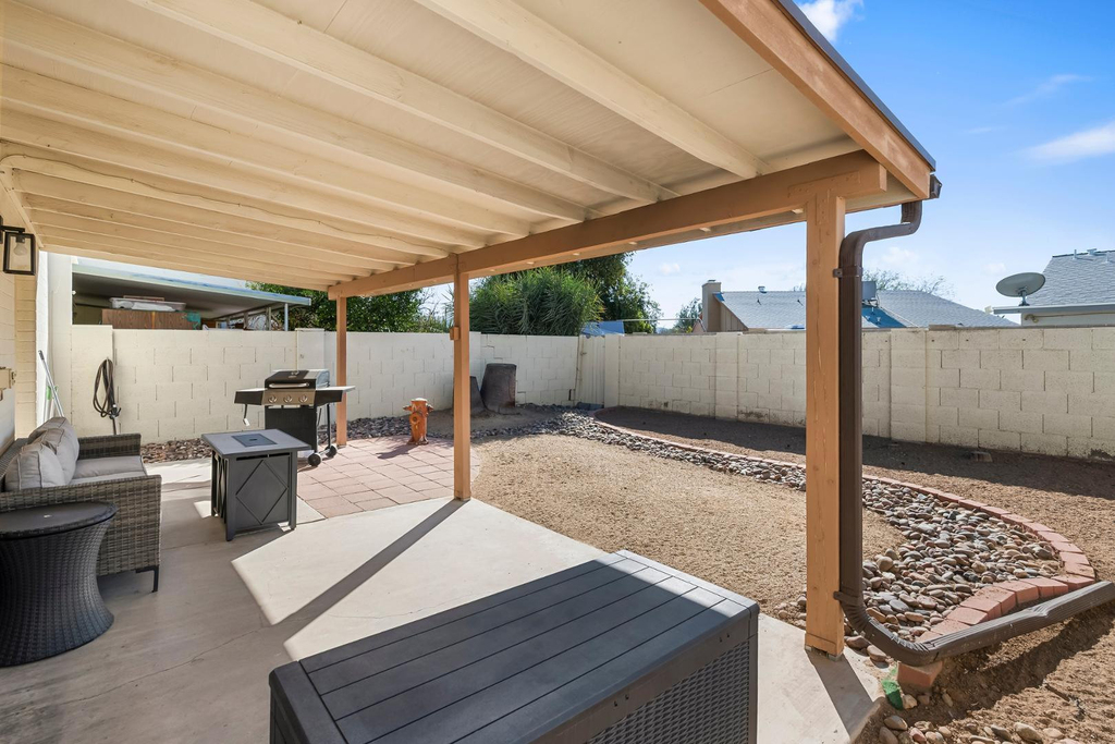 2355 W Voltaire Avenue - Photo 12