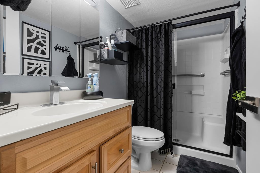 2355 W Voltaire Avenue - Photo 9