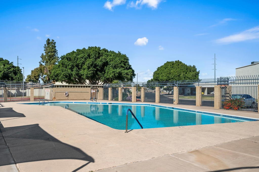 2355 W Voltaire Avenue - Photo 15