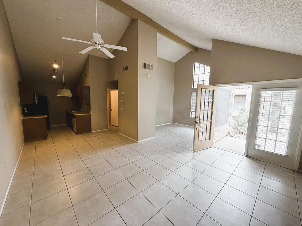 602 N May -- - Photo 1
