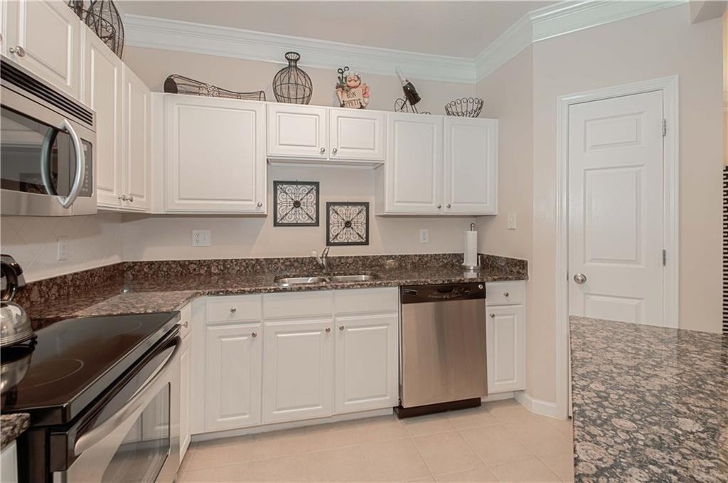 1850 Cotillion Drive - Photo 2
