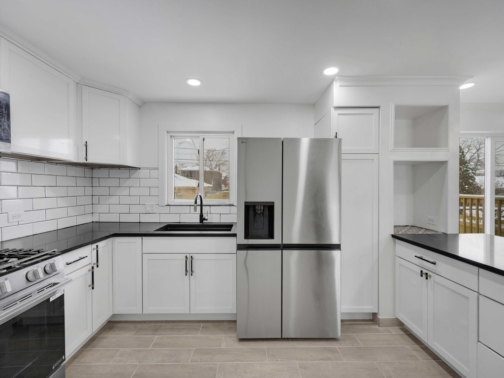10606 S Vernon Avenue - Photo 1