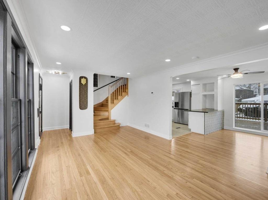10606 S Vernon Avenue - Photo 4