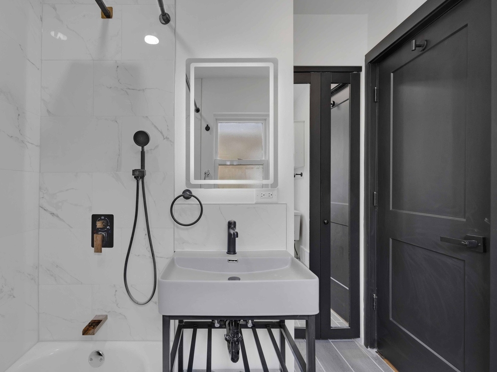 10606 S Vernon Avenue - Photo 7