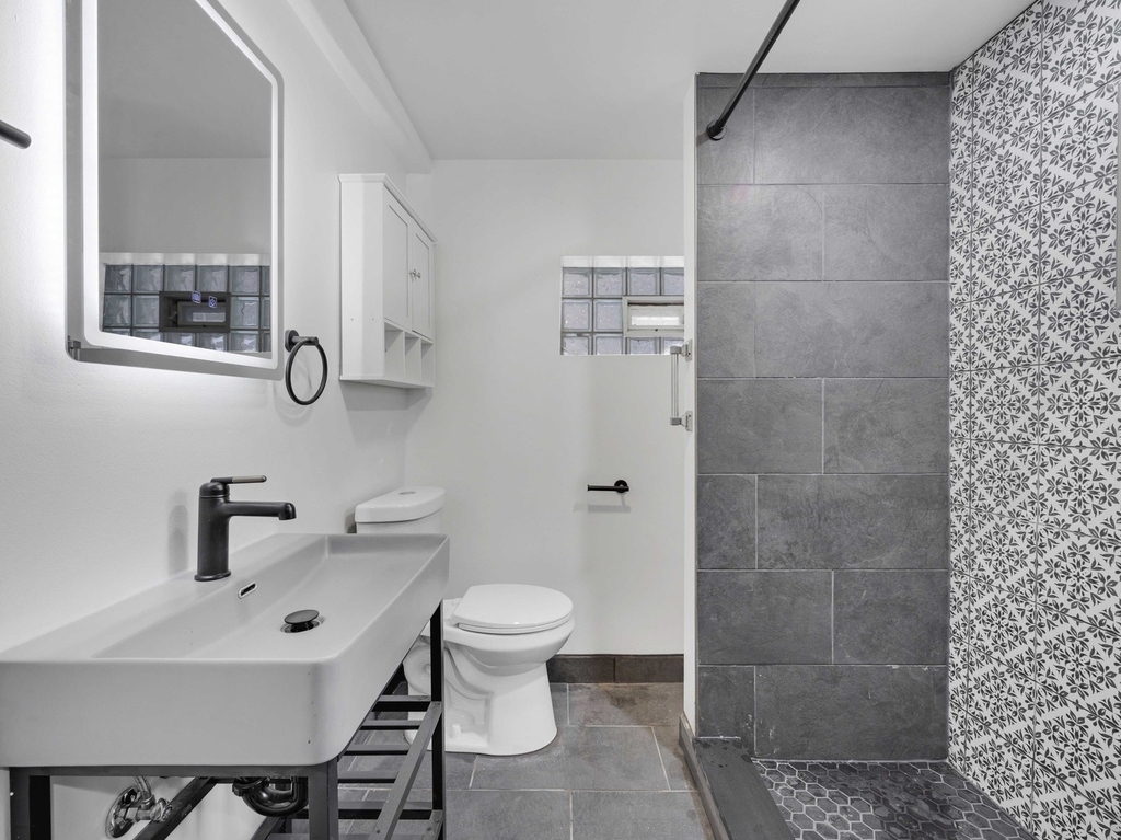 10606 S Vernon Avenue - Photo 10
