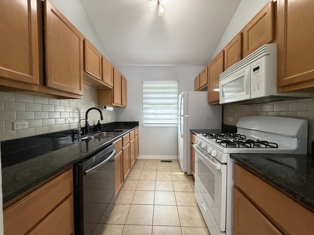 1900 Stanford Drive - Photo 8
