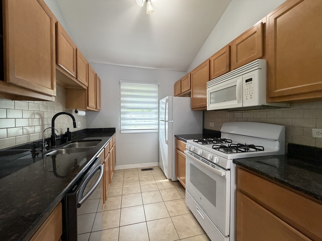 1900 Stanford Drive - Photo 9