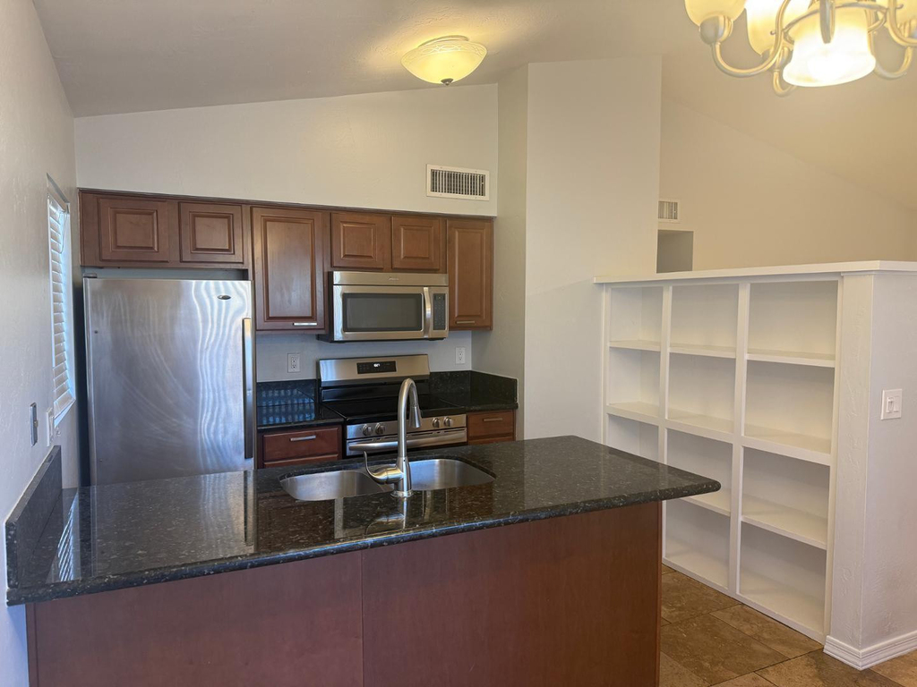 2527 S Maple Avenue - Photo 4