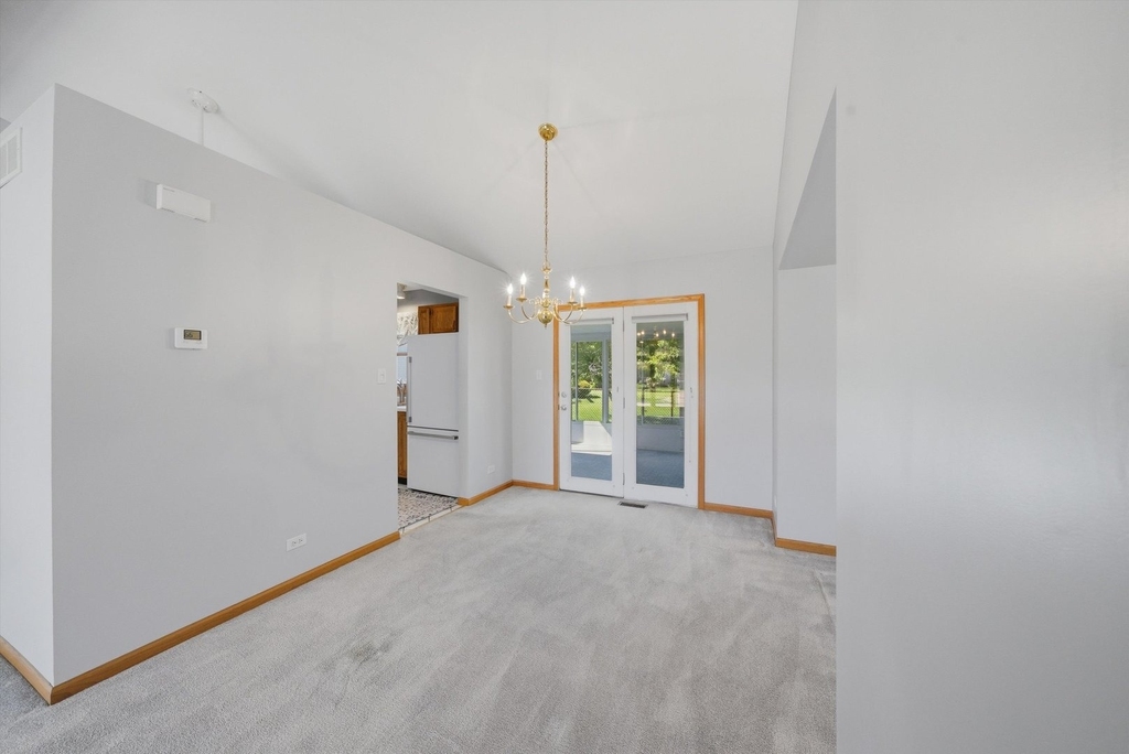 752 Rosanne Street - Photo 12