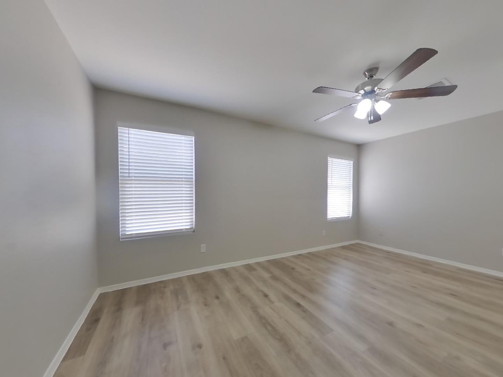 11807 W Aster Drive - Photo 9