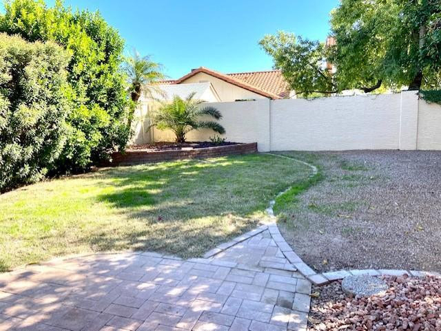 405 E Marigold Lane - Photo 2