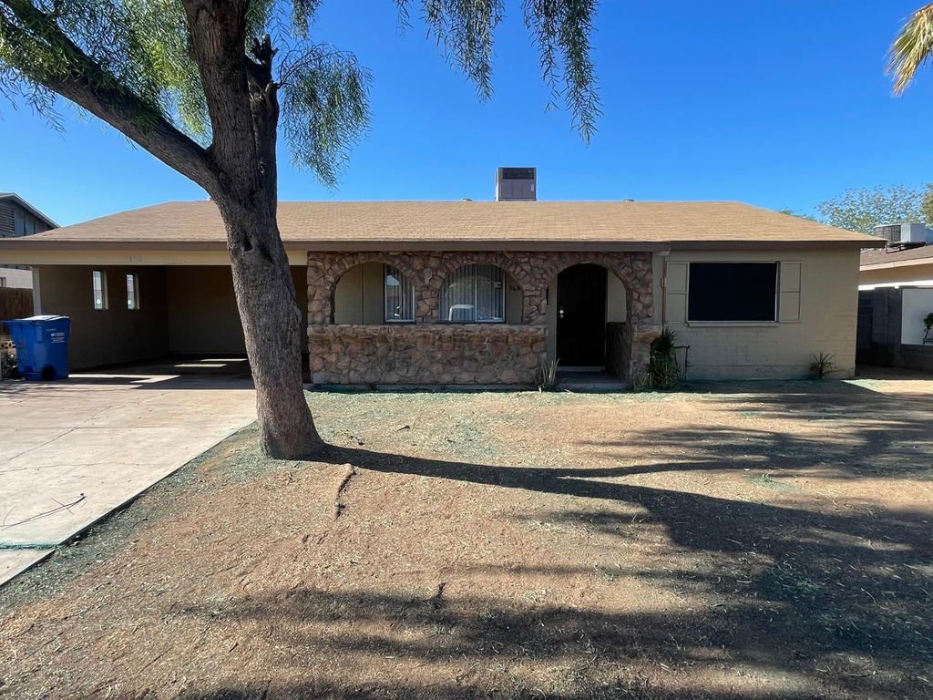 5630 W Hubbell Street - Photo 0