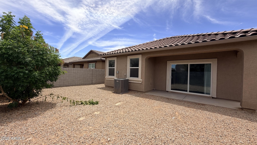 35420 W San Alvarez Avenue - Photo 18