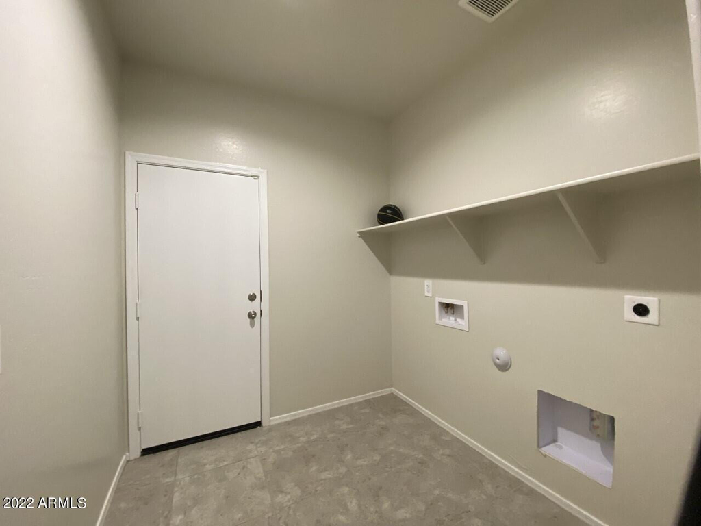 35420 W San Alvarez Avenue - Photo 4