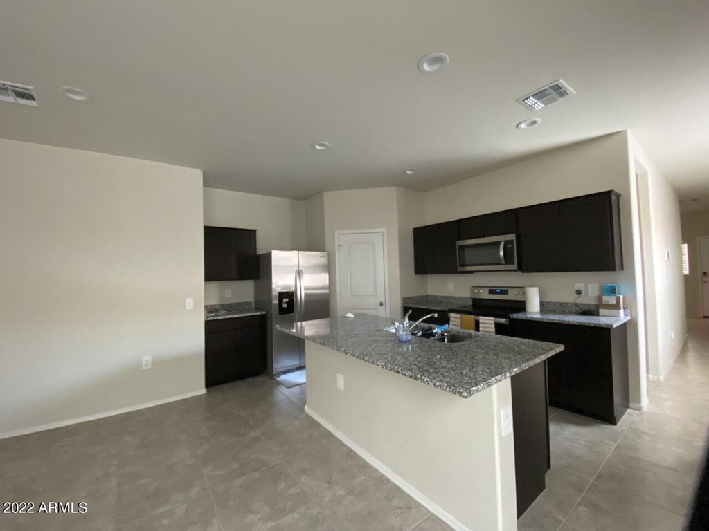 35420 W San Alvarez Avenue - Photo 3