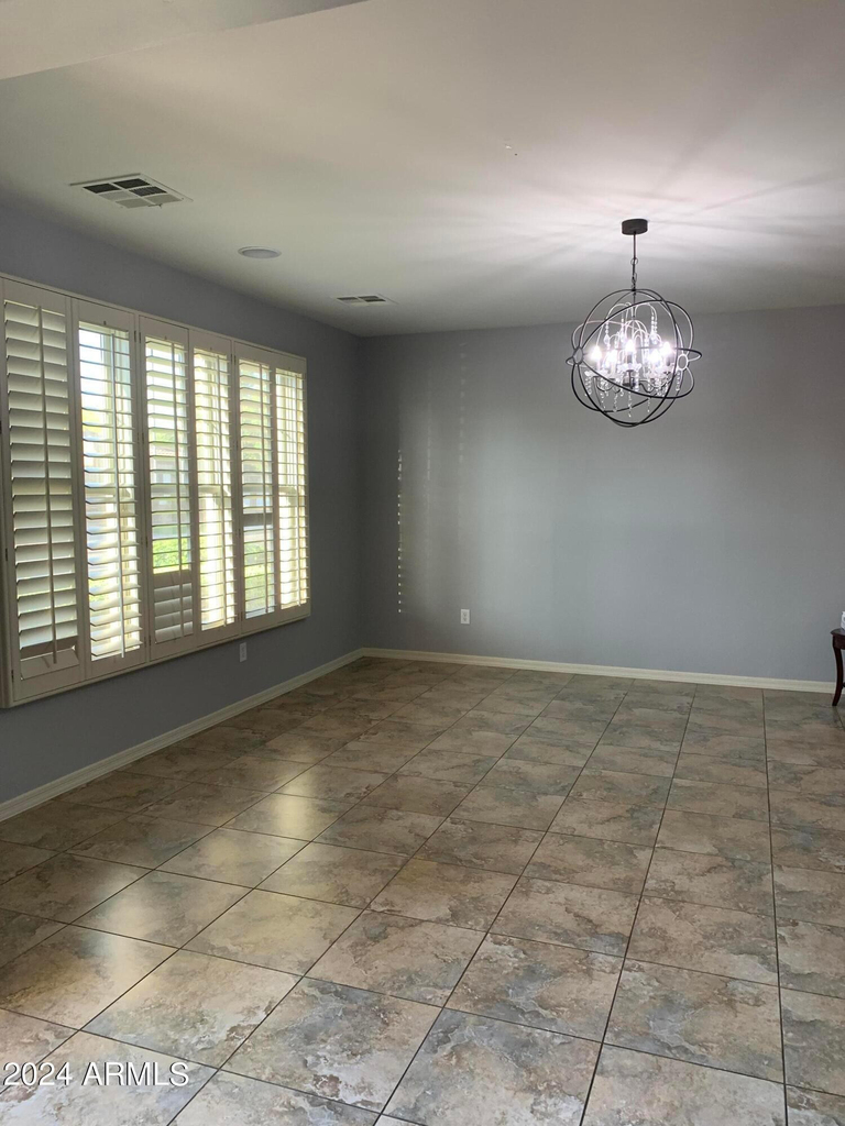 2219 E Wisteria Drive - Photo 3
