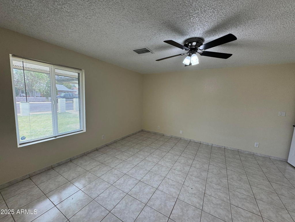 5502 W Frier Drive - Photo 18
