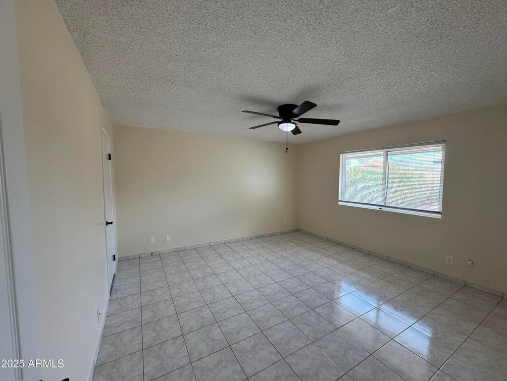 5502 W Frier Drive - Photo 13