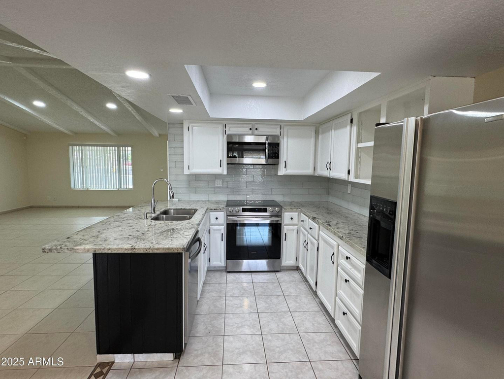 5502 W Frier Drive - Photo 4