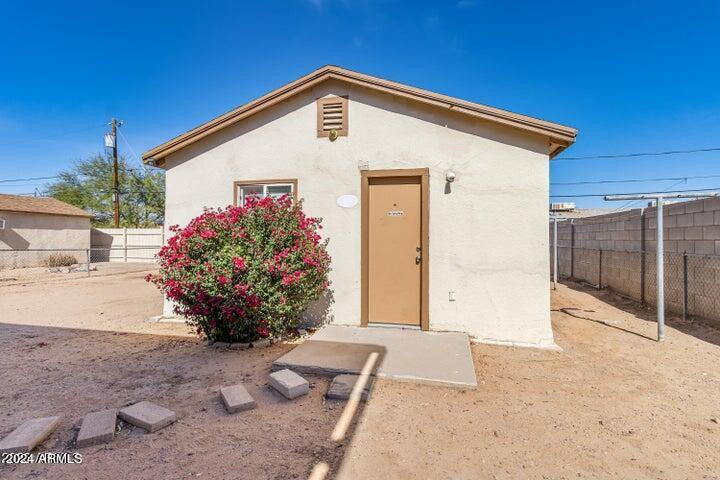 412 W 9th Street - Photo 0
