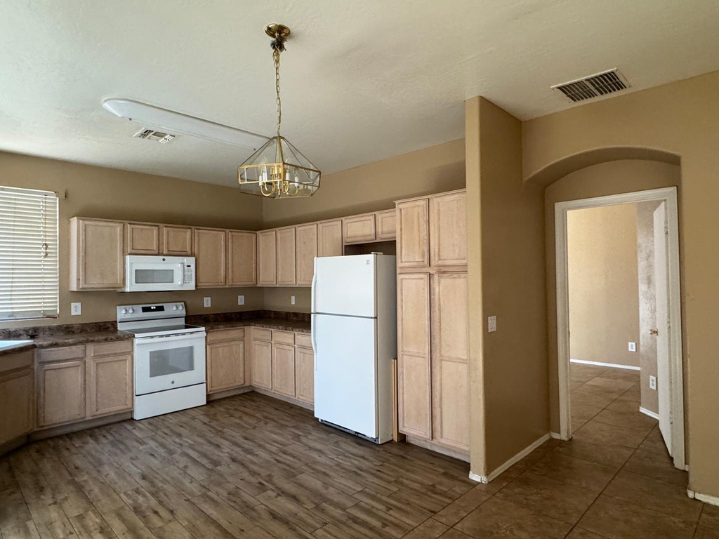 1814 S 114th Drive - Photo 2