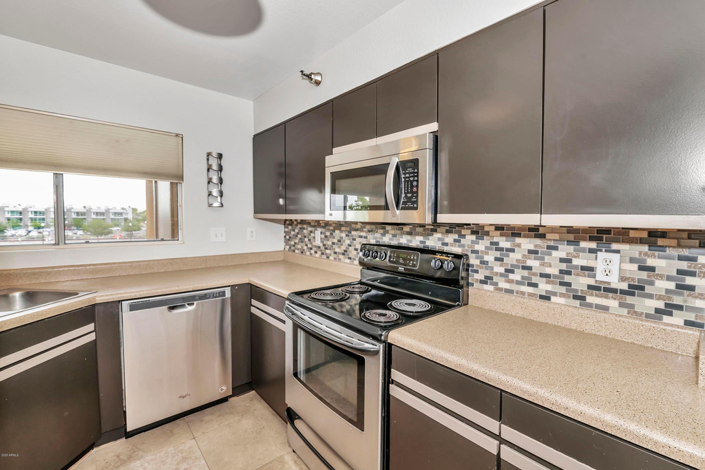 154 W 5th Street - Photo 9