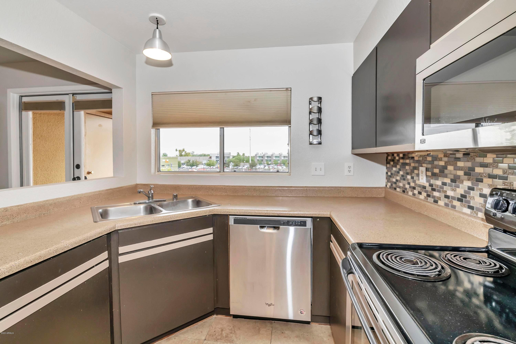 154 W 5th Street - Photo 8