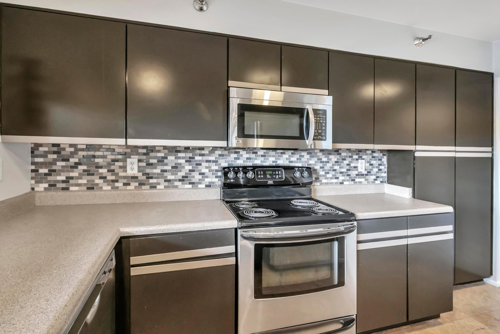154 W 5th Street - Photo 10