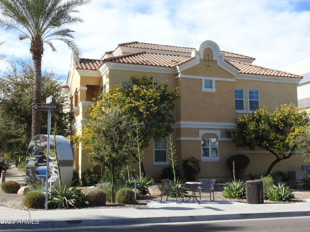 121 N California Street - Photo 0
