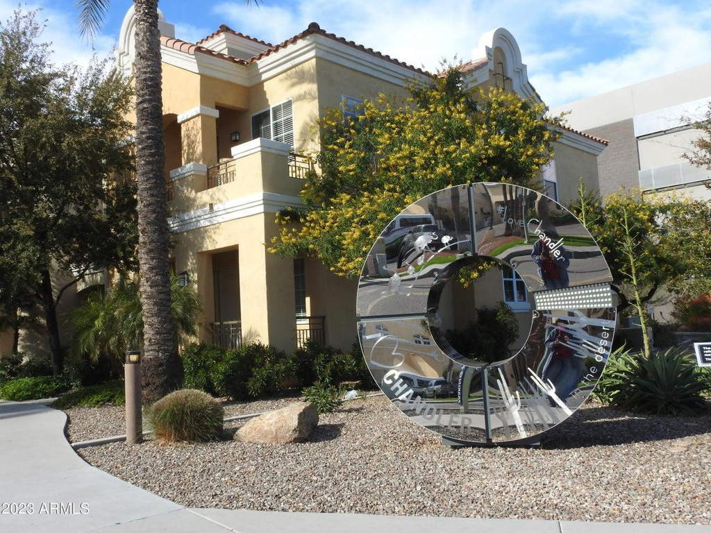121 N California Street - Photo 2
