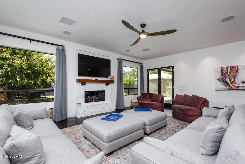 4514 N 35th Place - Photo 3