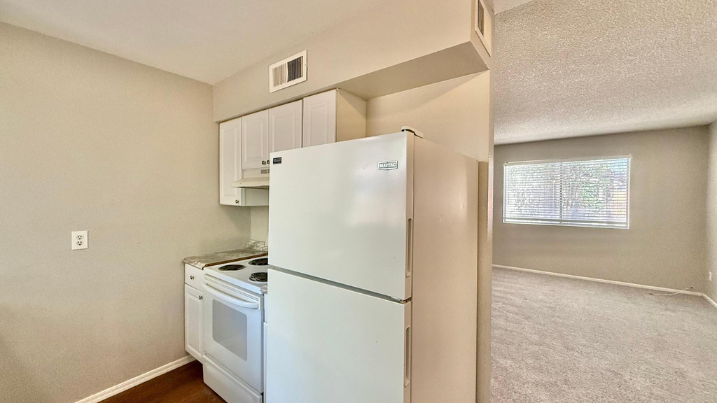 2201 W Belmont Avenue - Photo 5