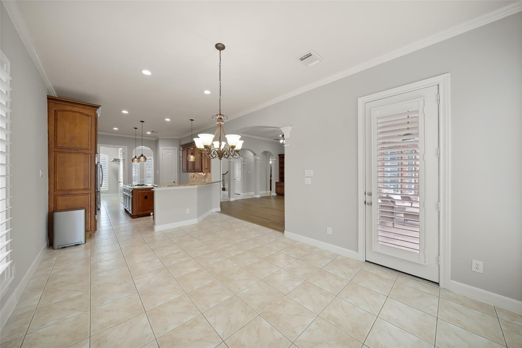 390 Wedgewood Drive - Photo 10