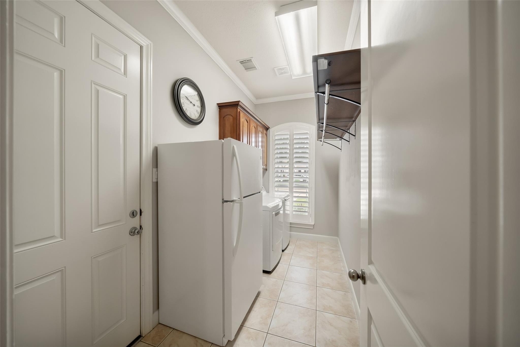 390 Wedgewood Drive - Photo 6