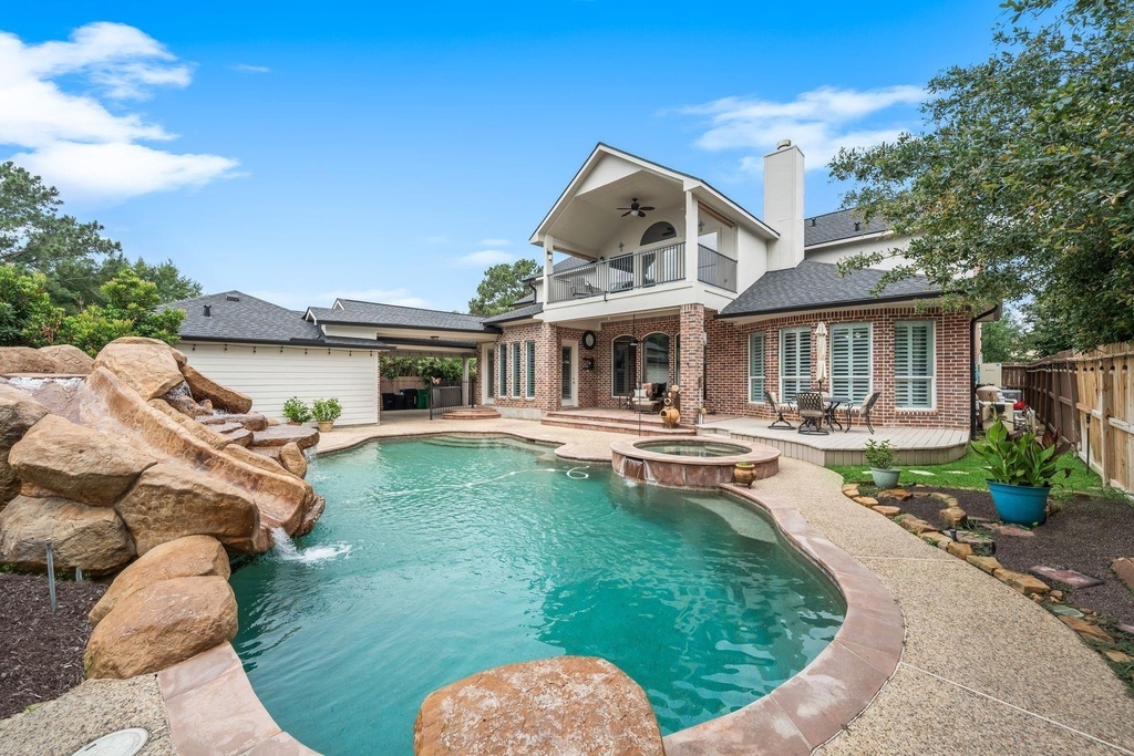 390 Wedgewood Drive - Photo 0