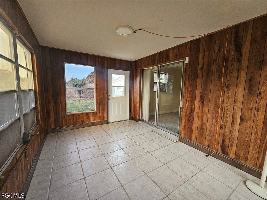 423 Morgan Circle S - Photo 12